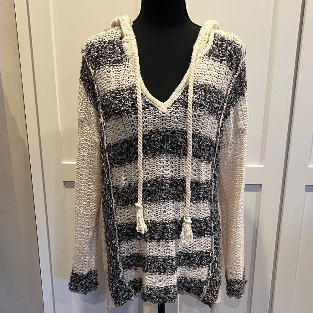Blu Pepper Cream and Navy Knit Sweater